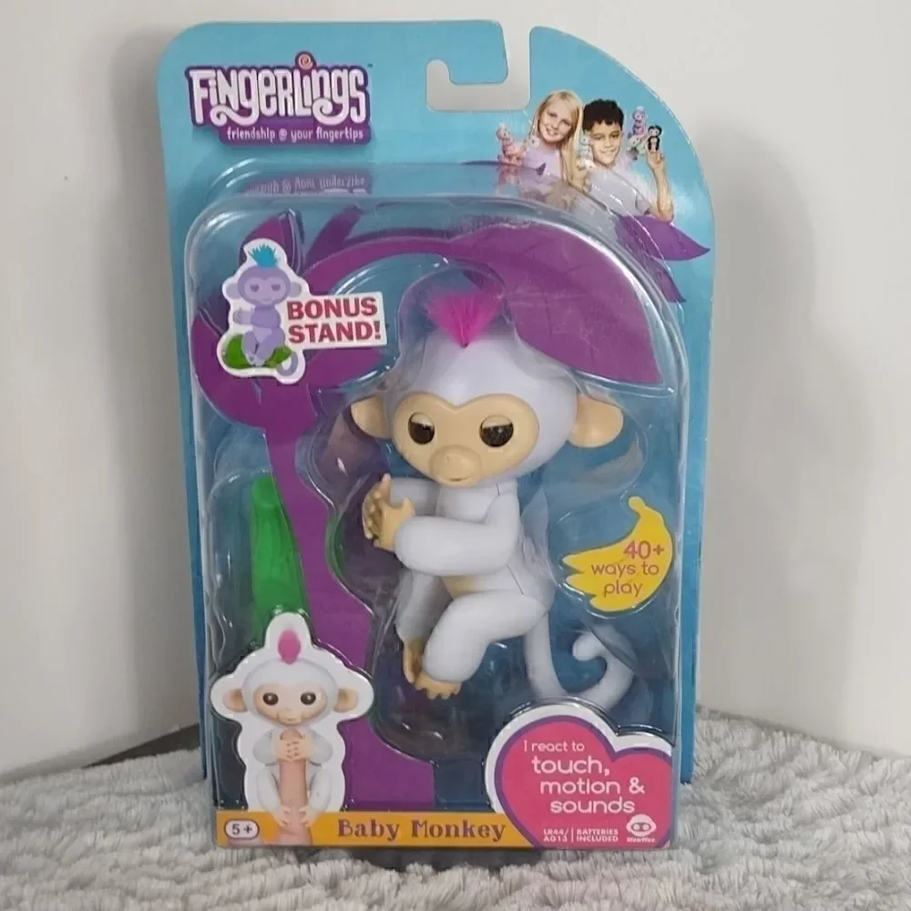 NIB Fingerlings Baby Monkey Sophie
